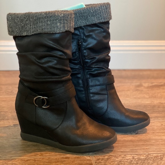 Roxy Cute Black Sweater Accent Zip Boots - Picture 8 of 8